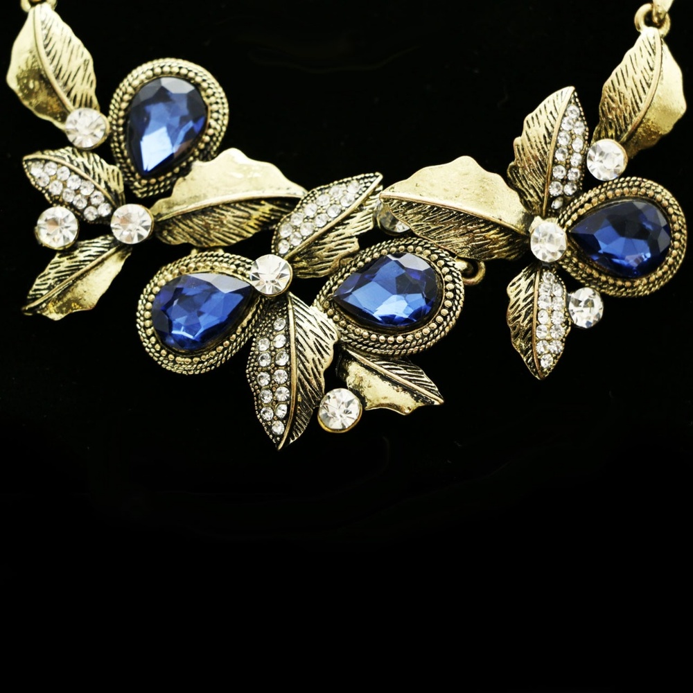 Luxury Crystal Flower Necklace Gold & Blue NWOT - Picture 2 of 4